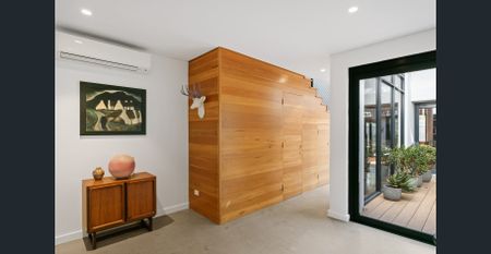 Inspiring Modernist - Photo 2