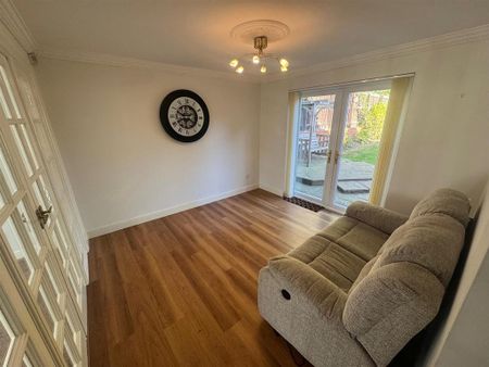 4 bedroom detached house to rent - Photo 2