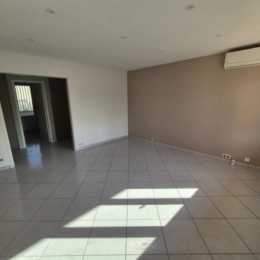 À LOUER – AGRÉABLE T3 EN REZ-DE-CHAUSSÉE AVEC GARAGE - Photo 1