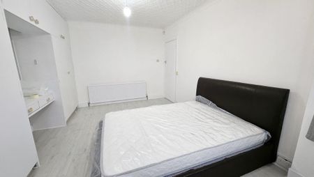 5 bedroom end of terrace house to rent - Photo 5