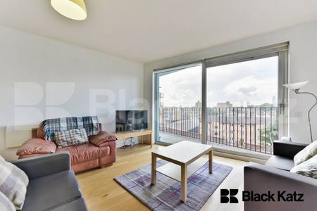 24 hour concierge, roof terrace, parking & inclusive of water rates - Photo 2