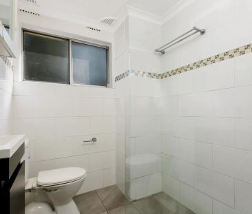 Modern 2-Bedroom Ground Floor Unit...Walk To Station - Photo 1