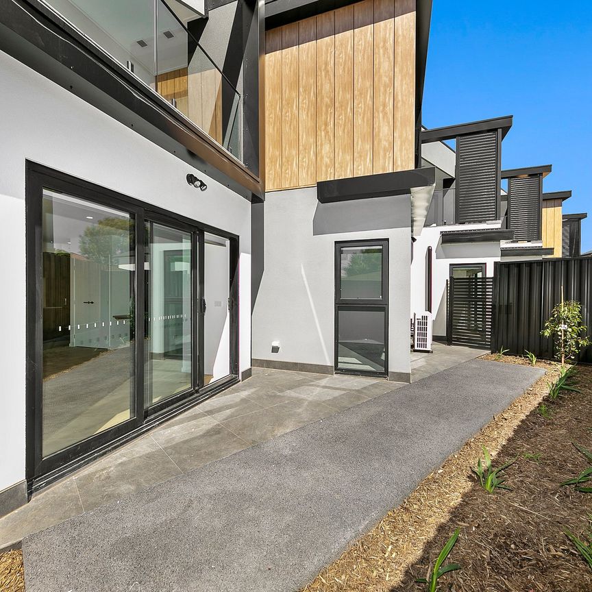 7/2 Howard Court, Clayton - Photo 1