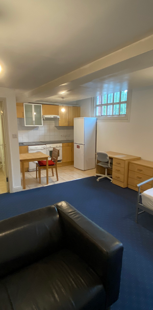 Studio to rent - Photo 1