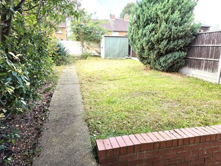 2 bedroom semi-detached house to rent - Photo 4