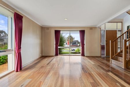 EFFORTLESS ENTERTAINING IN THE LAKES ESTATE - Photo 5