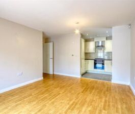 2 BEDROOM Apartment - Ground Floor - Photo 3