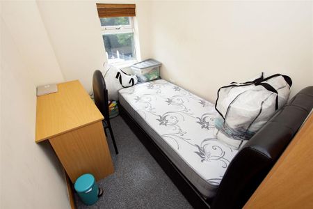 6 bedroom house to rent - Photo 2