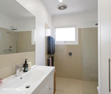 1/17 Garden Road, Camberwell - Photo 2