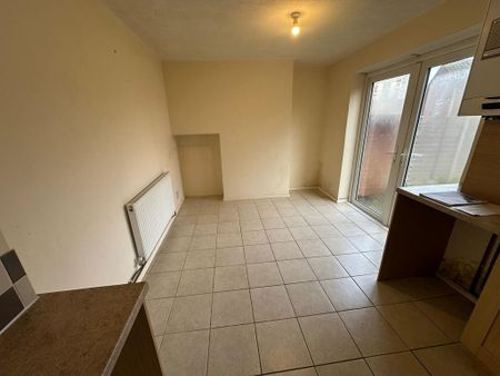 3 bedroom semi-detached house to rent - Photo 5