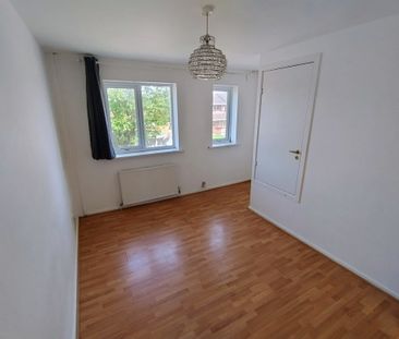 Warmley Close, Dunstall, Wolverhampton - Photo 5