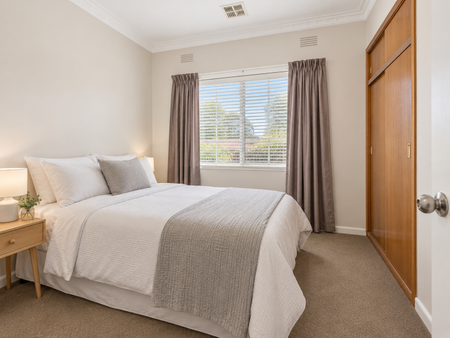 Charming & Spacious 3-Bedroom Home in Prime Avondale Heights Location - Photo 3