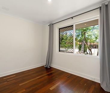 18 Glyndebourne Avenue - Photo 2