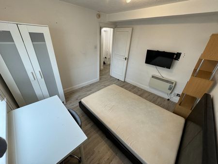 3 Bed Flat, Sillwood Street, BN1 - Photo 3