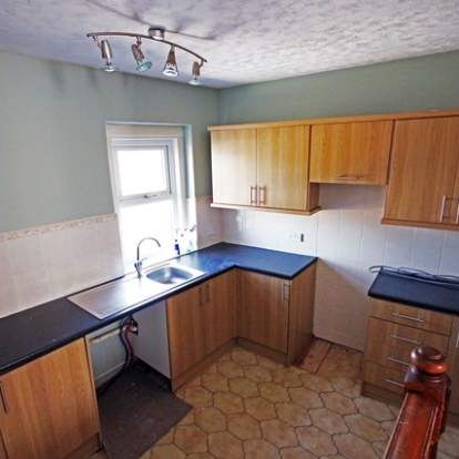 2 bedroom property to rent in Colwyn Bay - Photo 1