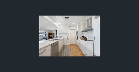 Beautiful Family Home With Loads of Space - Photo 3