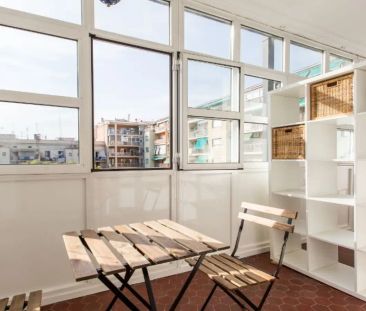Room in shared apartment in Barcelona - Photo 3