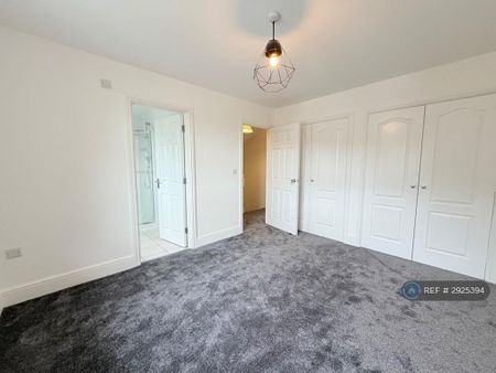 4 bedroom semi-detached house to rent - Photo 5