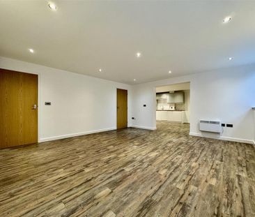 3 bedroom flat to rent - Photo 1