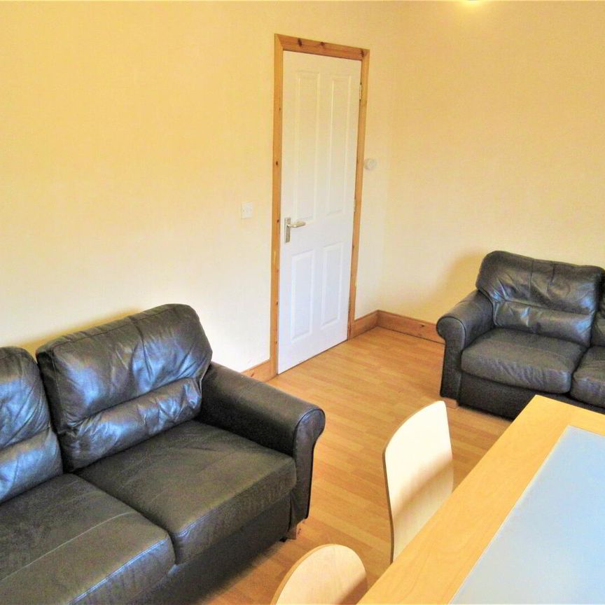 All Bedrooms Upstairs, 52b Fitzroy Avenue, BT71HX, Belfast - Photo 1