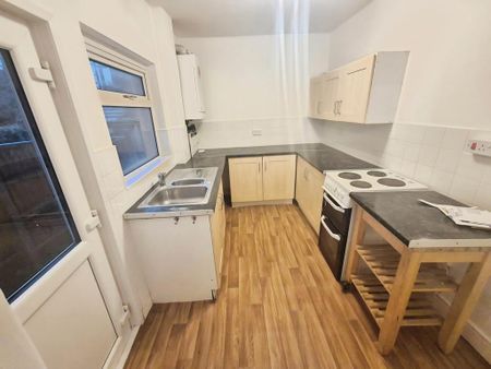 2 bedroom terraced house to rent - Photo 4