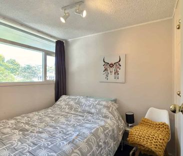 2-Bedroom Apartment in Brooklyn - Photo 2