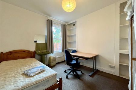 6 bedroom end of terrace house to rent - Photo 2