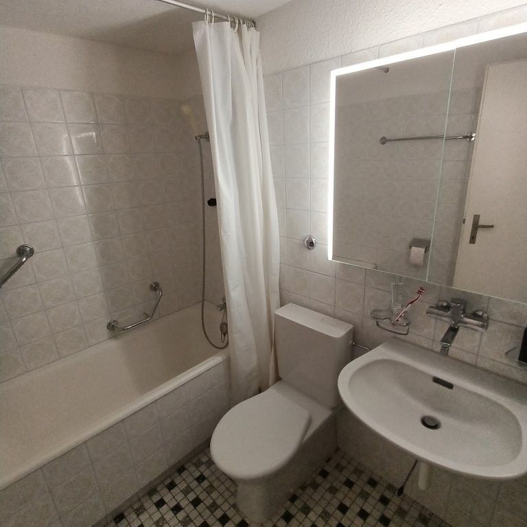 "Helle Wohnung in Stadtnähe mit sonnigem Gartensitzplatz zu vermieten" - Photo 1