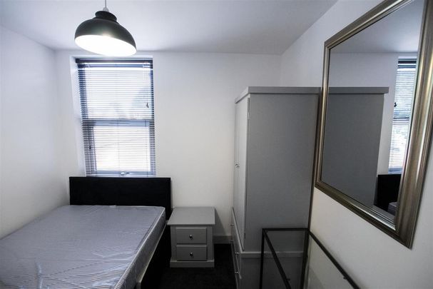 6 bedroom house to rent - Photo 1