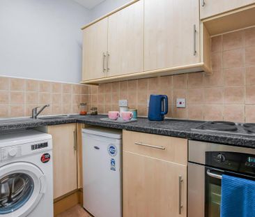 1 bedroom flat to rent - Photo 6