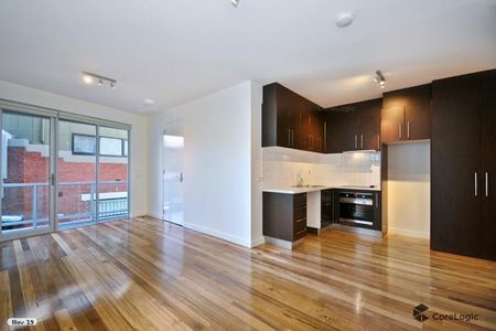 Boutique Light-Filled Apartment in Perfect Location - Photo 4