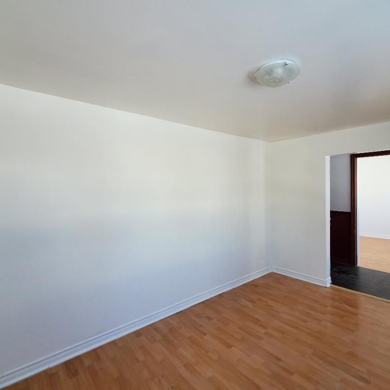 Renting two apartments in Brossard rue Anthony 5540 ( monthly rent per apartment) - Photo 1