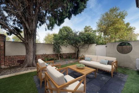 Art Deco Home with Extraordinary Space - Photo 2