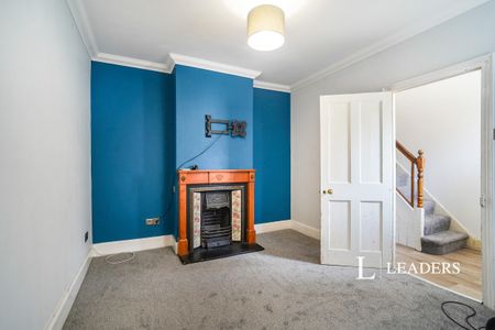 3 bedroom terraced to rent Sutherland Road - Photo 2