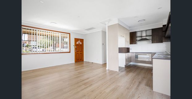 MODERN 3 BEDROOM HOME IN GREYSTANES - Photo 1