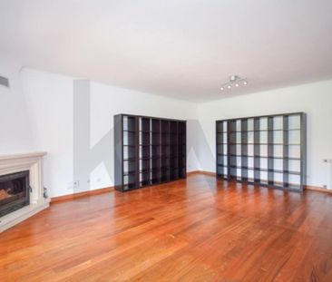 3 room luxury Apartment for rent in Cascais e Estoril, Portugal - Photo 1