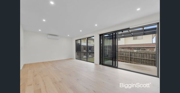 Your Family Home with Walking Distance to East Doncaster Secondary College - Photo 1