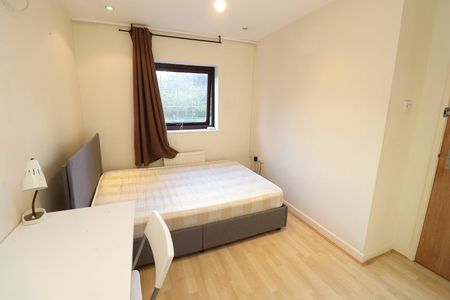Room in a Shared Flat, Sequoia House, SE16 - Photo 2