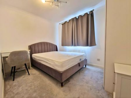 High Meads Road, London - Photo 4