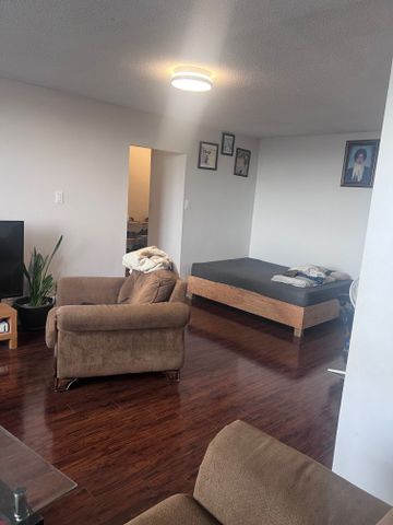 For Lease - 3533 Derry Road, Mississauga, Ontario - Photo 2