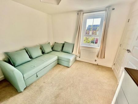 3 bedroom Semi-detached house to rent - Photo 3