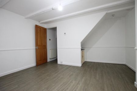 2 bedroom end of terrace house to rent - Photo 4