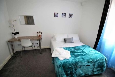 Bed Flat In The Courtyard St Annes Well Mews, Lower North Street, Exeter, EX4 - Photo 3