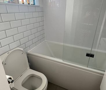 Room in a Shared House, Greestead Gardens, SW15 - Photo 4