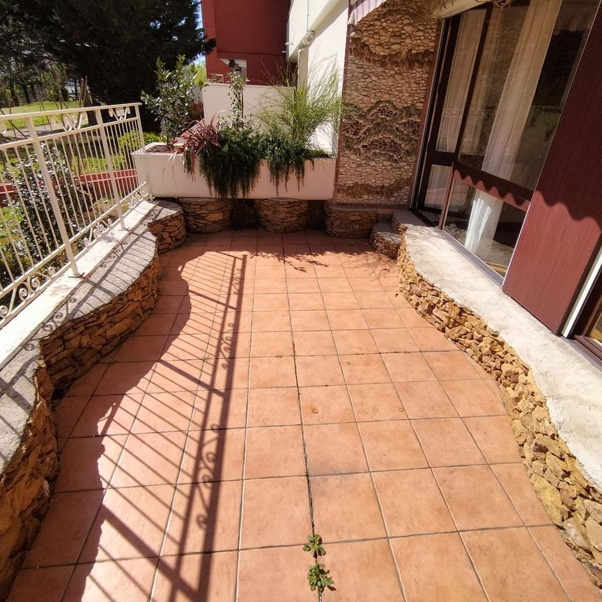 T1 AVEC TERRASSE ET PARKING COLLECTIF - VILLEURBANNE ... - Photo 1