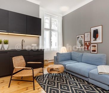 Escape to Berlin - Photo 2