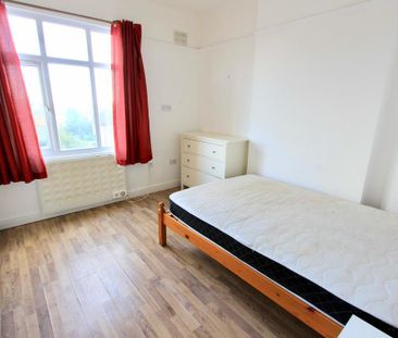 3 bedroom flat to rent - Photo 6
