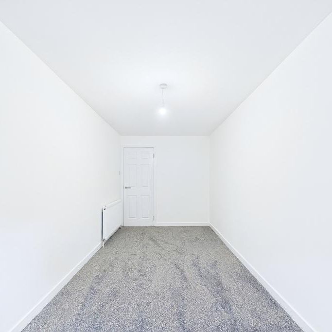 2 bedroom ground floor flat to rent - Photo 1