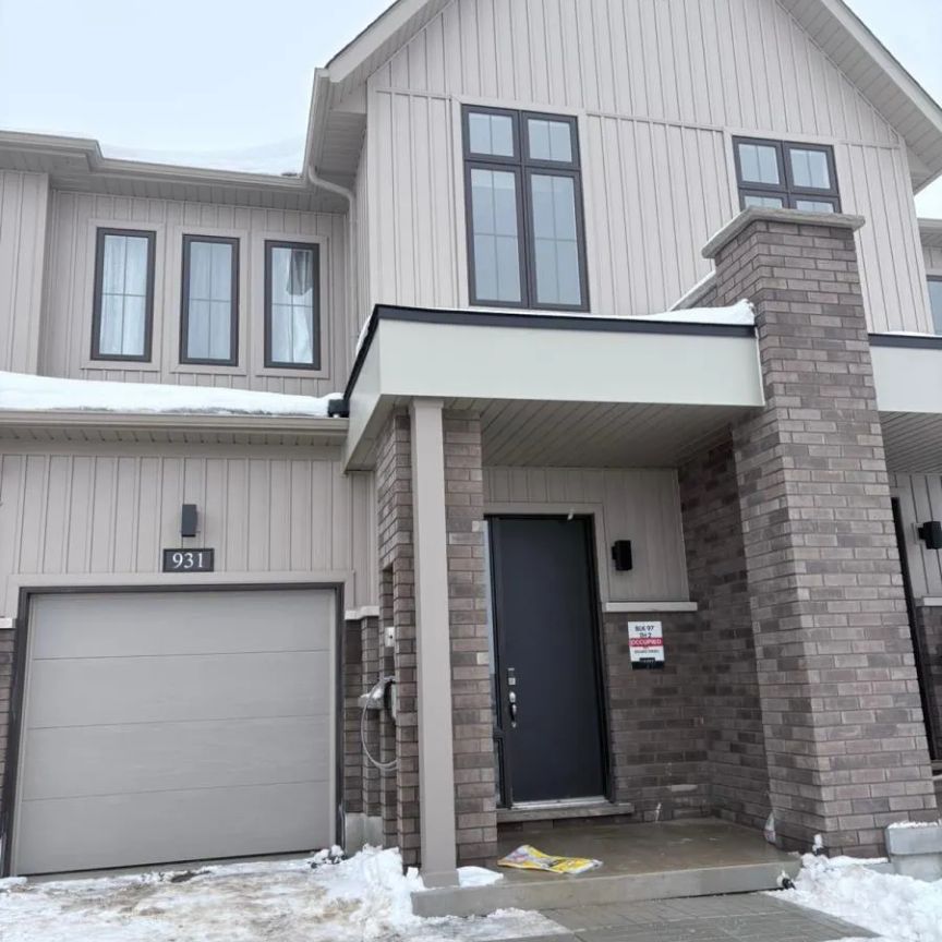 931 DOURO STREET - Photo 2