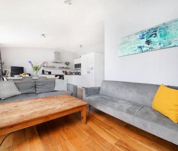 2 bedroom flat to rent - Photo 2